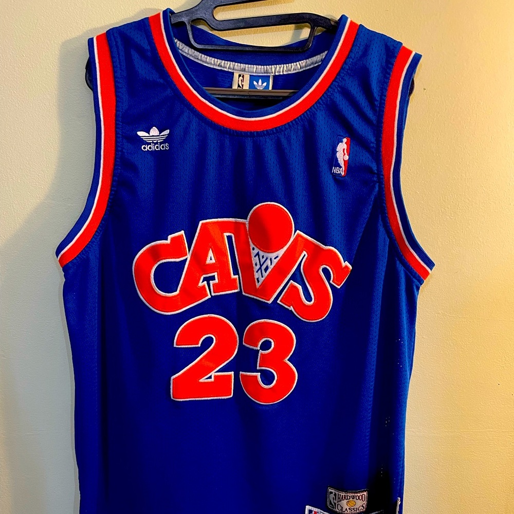 Retro Lebron James Cleveland Cavs Jersey. Size XL.